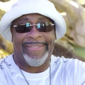 Meet your Posher, Derrick